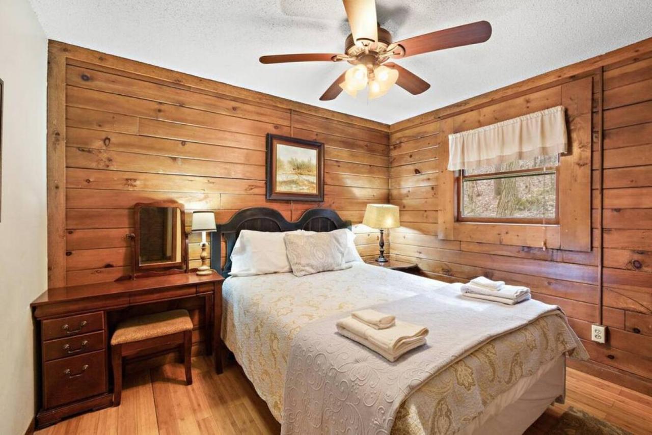 Picturesque Riverside Cabin With Fireplace And Porch Blowing Rock Exterior photo