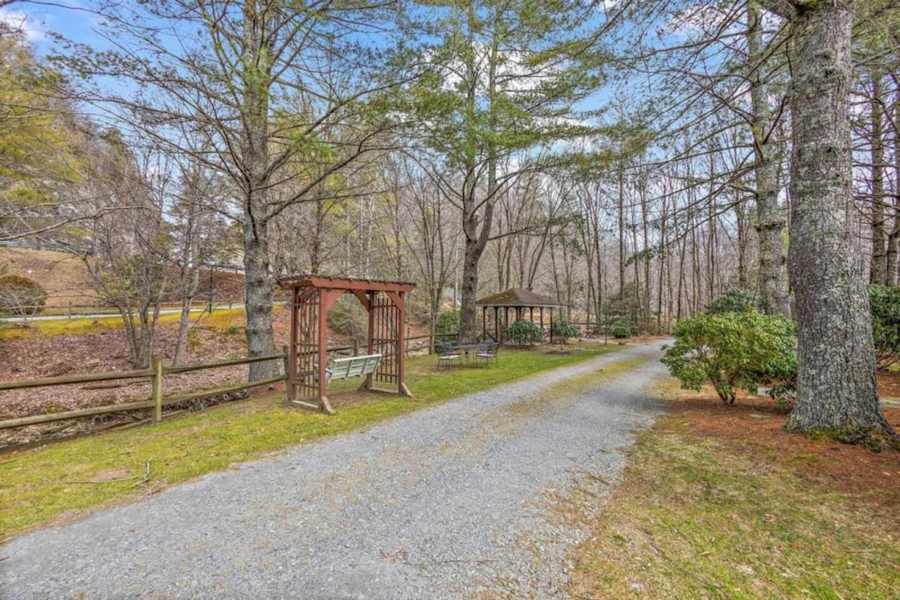 Picturesque Riverside Cabin With Fireplace And Porch Villa Blowing Rock Exterior photo